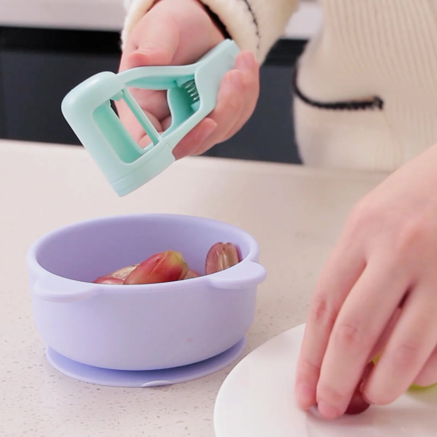 Premium Tomato Slicer Cutter - Grape & Cherry Fruit Salad Splitter: Small Kitchen Accessory & Cut Gadget for Babies