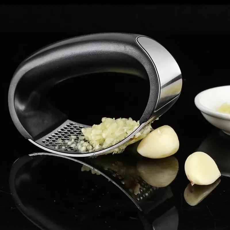 Stainless Steel Garlic Press Crusher - Manual Garlic Mincer for Chopping - Fruit Vegetable Kitchen Tools - Accessories Gadget
